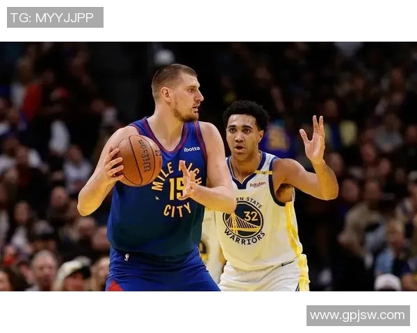 勇士与掘金季后赛第六场激战回顾与精彩瞬间分析